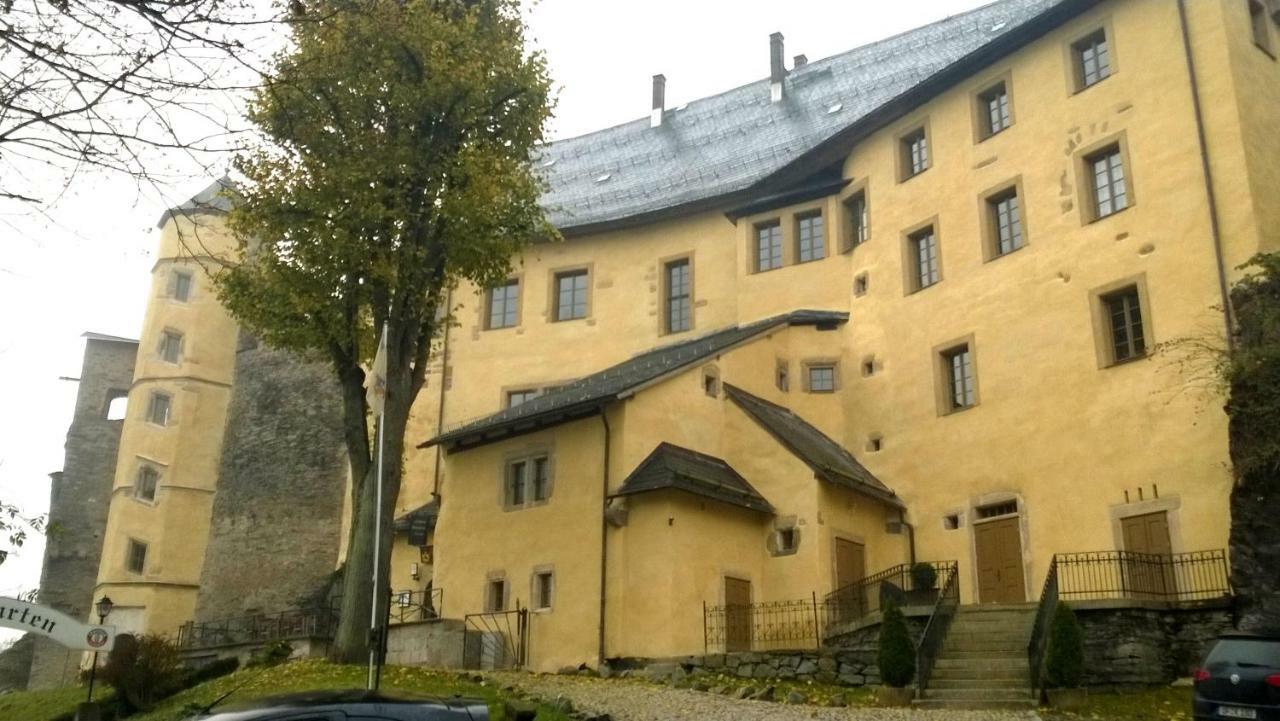 Hotel Schloss Wespenstein 그라펜탈 외부 사진